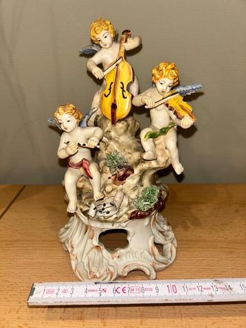 Porseleinen engelen  beschikbaar voor biedingen