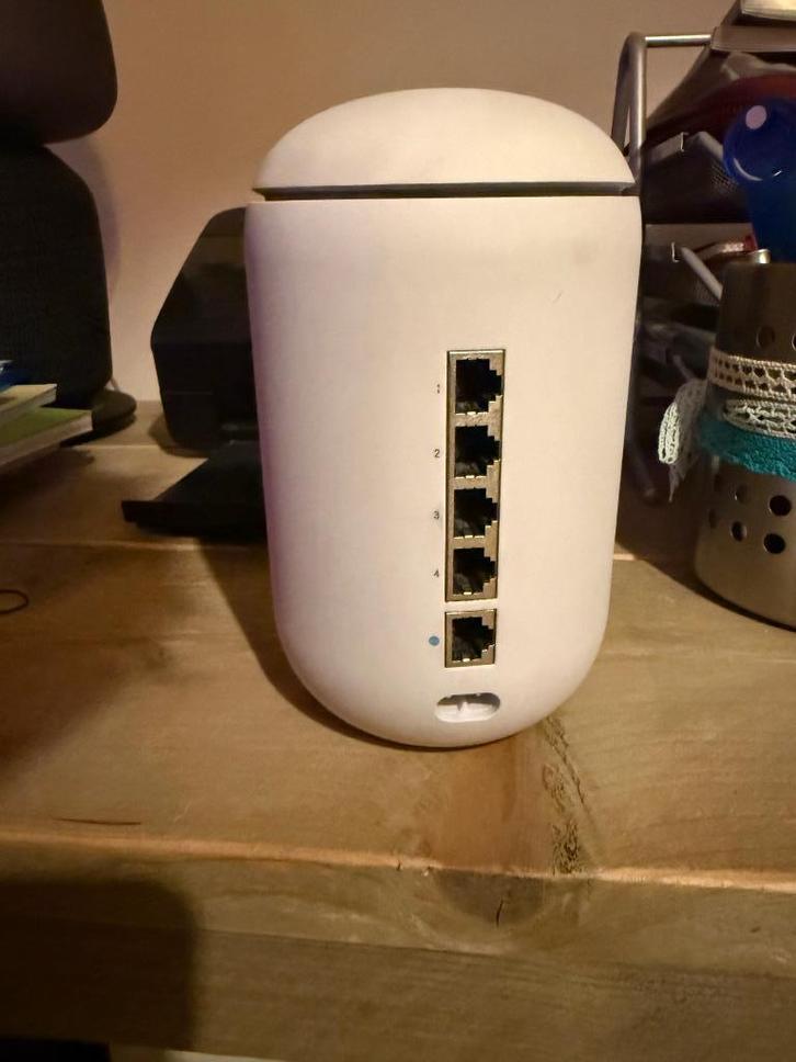 Unifi Dream machine, Computers en Software, Netwerk switches, Zo goed als nieuw, Ophalen of Verzenden