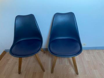 prachtige blauwe Scandinavische stoelen met poten, Huis en Inrichting, Stoelen, Ophalen, Hout