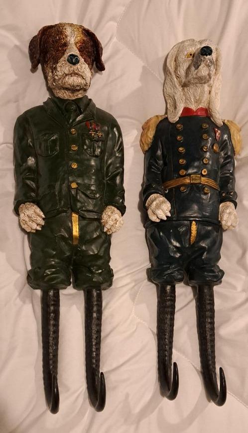 2 retro kapstok/garerobhuder honden in militair uniform, Antiek en Kunst, Kunst | Beelden en Houtsnijwerken, Ophalen