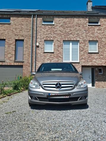 B180 bj 2008 in zeer goede staat pas onderhoud gehad. beschikbaar voor biedingen