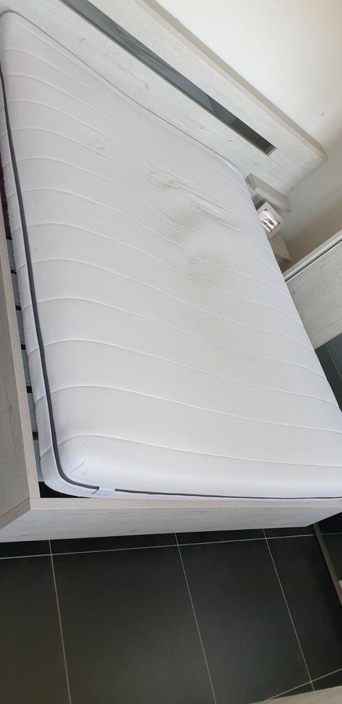 Matras van 160x200 om te doneren — voor reparaties of dieren, Huis en Inrichting, Slaapkamer | Matrassen en Bedbodems, Gebruikt