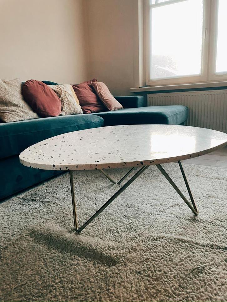 Terrazzo (massief) salontafel Furnified, Huis en Inrichting, Tafels | Salontafels, Zo goed als nieuw, Ovaal, Metaal, Ophalen