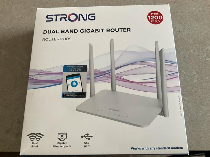 Strong dual band gigabit router 1200S, Computers en Software, Netwerk switches, Zo goed als nieuw, Ophalen