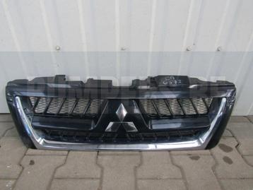 Grill MITSUBISHI PAJERO 3 III 03-06 FACELIFT MN117713 grille beschikbaar voor biedingen