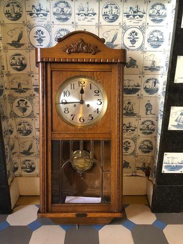 Klassieke wandklok  beschikbaar voor biedingen