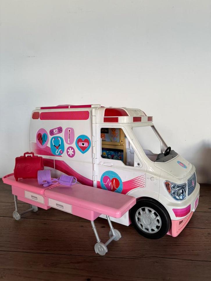 Ziekenwagen Barbie, Kinderen en Baby's, Speelgoed |Speelgoedvoertuigen, Gebruikt, Ophalen