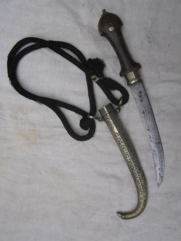 Marokkaanse dolken beschikbaar voor biedingen