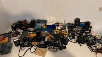 Groot aantal analoge camera's, lenzen en toebehoren