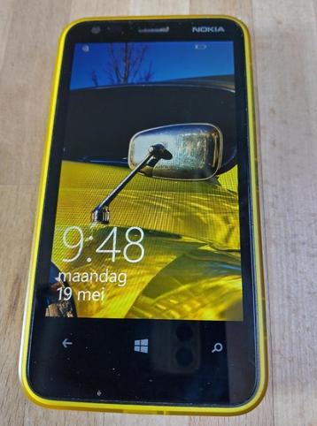 Gele Nokia Lumia 620 Windows Phone beschikbaar voor biedingen