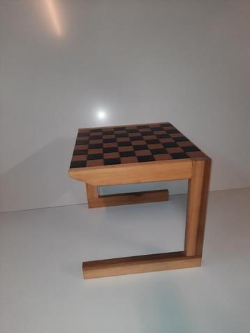 Kwalitatieve, handgemaakte, coole Schaaktafel die mensen bij beschikbaar voor biedingen
