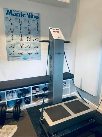 POWERPLATE met toebehoren en verschillende functies beschikbaar voor biedingen