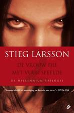 Te Koop Boek DE VROUW DIE MET VUUR SPEELDE Stieg Larsson, Gelezen, Scandinavië, Ophalen of Verzenden, Stieg Larsson