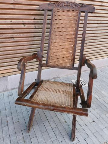 vintage houten fauteuil met perfecte rieten canage