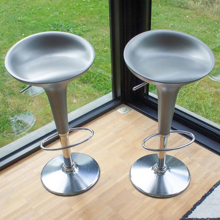 Hoge kruk, italiaans design Magis Bombo (2 stuks), Huis en Inrichting, Barkrukken, Gebruikt, 60 tot 90 cm, Kunststof, Metaal, 2 krukken