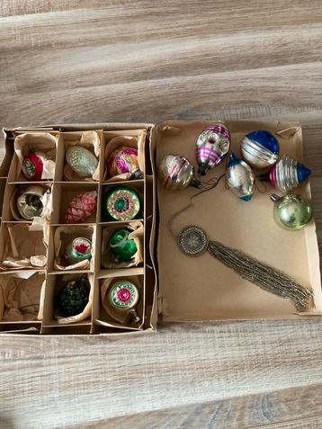 Antieke kerstballen waarvan met glazen oog beschikbaar voor biedingen