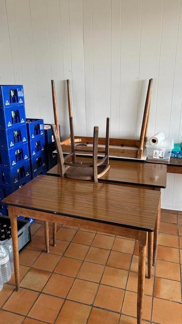 44 tafels af te halen - gratis beschikbaar voor biedingen