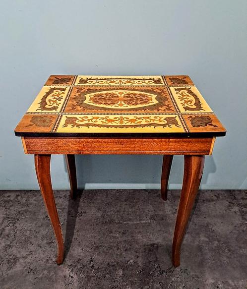Petite table marqueterie., Antiquités & Art, Antiquités | Meubles | Tables, Enlèvement ou Envoi