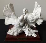 Belle statue : 2 pigeons - très bon état, Collections, Statues & Figurines, Animal, Utilisé, Enlèvement ou Envoi