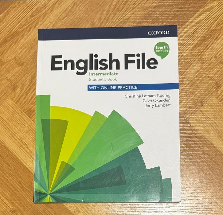 Oxford English File 4th Intermediate Student Book + Code, Boeken, Taal | Engels, Zo goed als nieuw, Ophalen