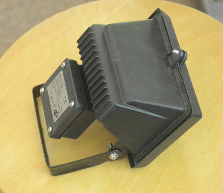 2 spots halogènes, Maison & Meubles, Lampes | Spots, Neuf, Spot encastrable ou Spot mural, Métal ou Aluminium, Halogène, Enlèvement