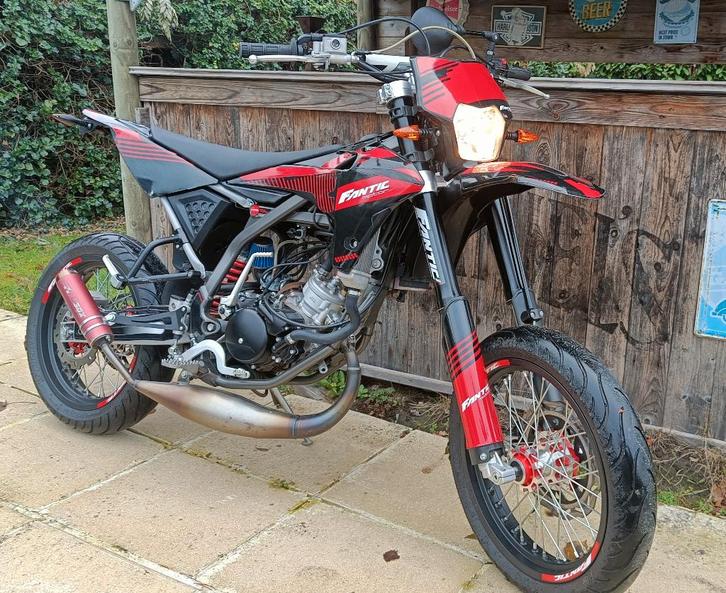 Fantic XM Supermotard 50cc (!! showroom staat !!), Fietsen en Brommers, Brommers | Crossbrommers, Zo goed als nieuw, Overige merken