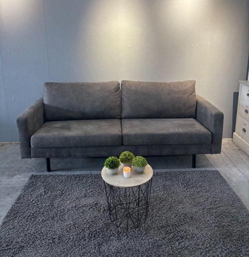 Grijze ruime 2-3-zitsbank – Comfort & stijl in één!, Huis en Inrichting, Zetels | Zetels, Zo goed als nieuw, Rechte bank, Driepersoons