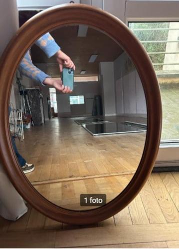 ovale houten spiegel beschikbaar voor biedingen