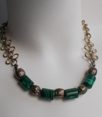 Prachtige halsketting met natuurstenen beschikbaar voor biedingen