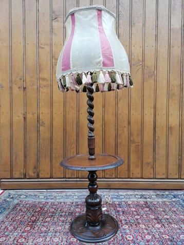 Vintage houten staanlamp beschikbaar voor biedingen