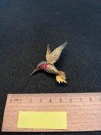 Vergulde kolibie met mooie steentjes, Handtassen en Accessoires, Broches, Ophalen of Verzenden, Zo goed als nieuw