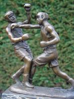 beeld van twee bronzen boksers gesigneerd op marmer.., Ophalen of Verzenden, Brons