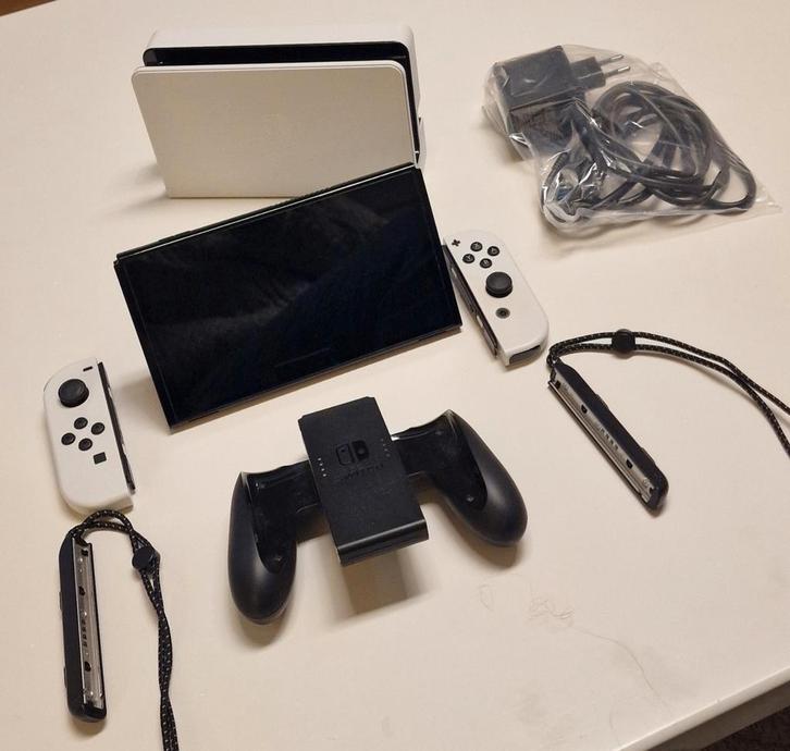 Nintendo Switch OLED bijna nieuw - uitstekende staat, Games en Spelcomputers, Spelcomputers | Nintendo Switch, Zo goed als nieuw