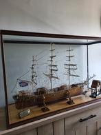Maquette de bateau en bois avec étui en verre 127cmx42cmx75c, Hobby & Loisirs créatifs, Modélisme | Bateaux & Navires, Enlèvement