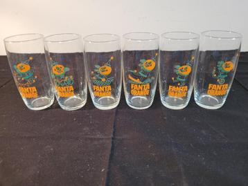 6 oude oranje fanta-glazen uit de jaren 60