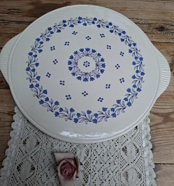 Grote Duitse vintage taartschaal blauwe tulpjes, Herzbolheim beschikbaar voor biedingen