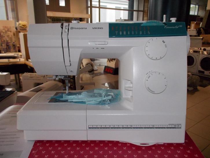 Laatste kans emerlad 116 - 118, Hobby en Vrije tijd, Naaimachines en Toebehoren, Nieuw, Naaimachine, Husqvarna, Ophalen
