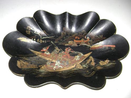 Chinoiserie papier maché SCALOPPED TRAY, Antiek en Kunst, Kunst | Niet-Westerse kunst, Ophalen of Verzenden