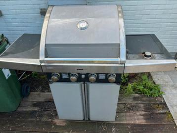Grote gasbbq Grandhall met gasfles en hoes beschikbaar voor biedingen