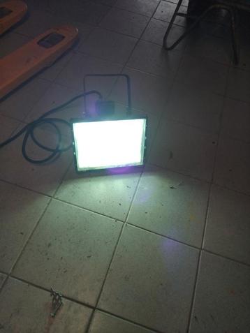 Werklamp  beschikbaar voor biedingen