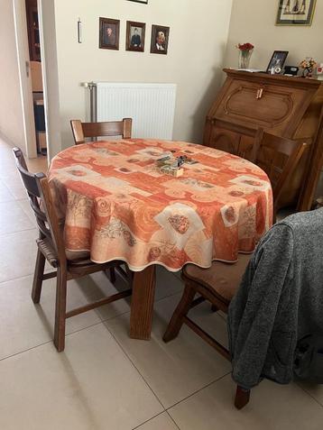  ronde eiken eettafel (verlengbaar) met stoelen beschikbaar voor biedingen