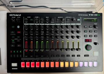 Roland TR-8S Rhythm Performer + Decksaver + Handleiding beschikbaar voor biedingen