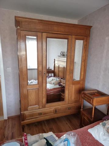 Mooie oude kast beschikbaar voor biedingen