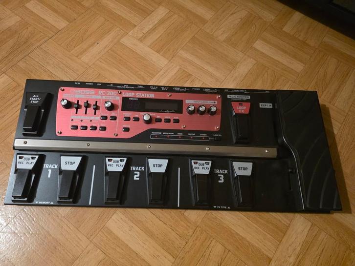 Boss RC 300 + originele adapter aanwezig, Muziek en Instrumenten, Effecten, Ophalen of Verzenden