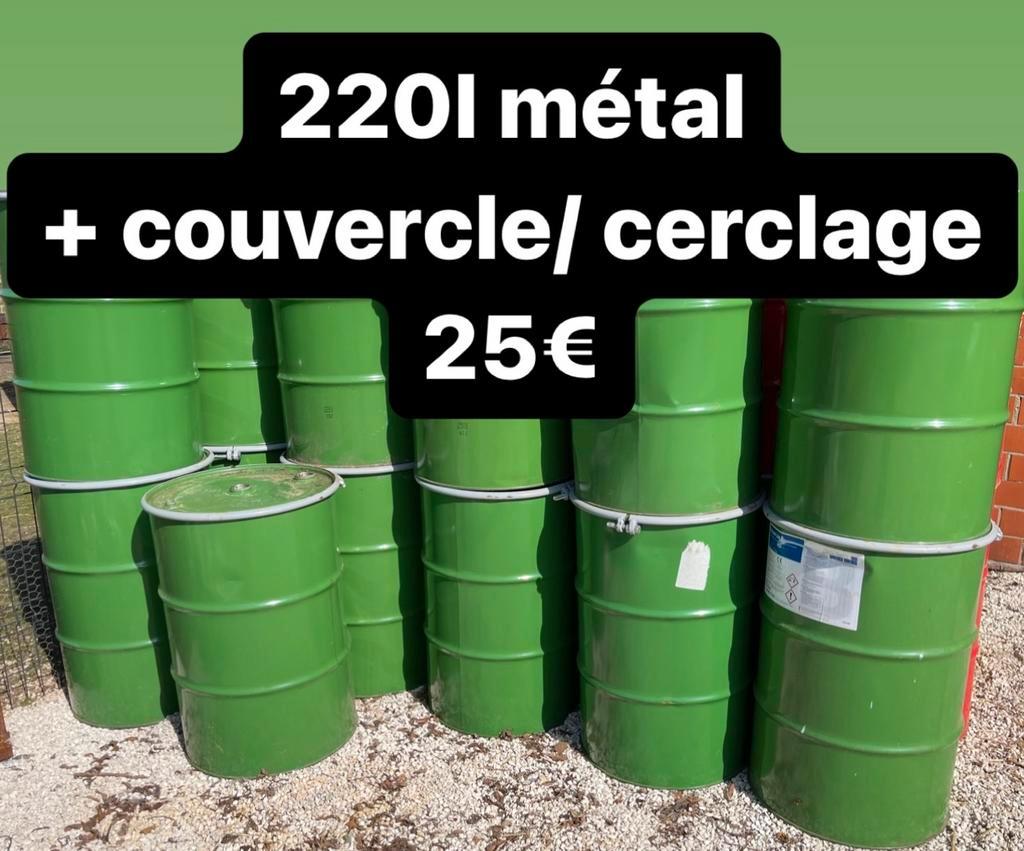 ② Baril métal 50 litres ( Total:10€ , Texaco 20€) 200l : 30€ — Barils de  pluie — 2ememain