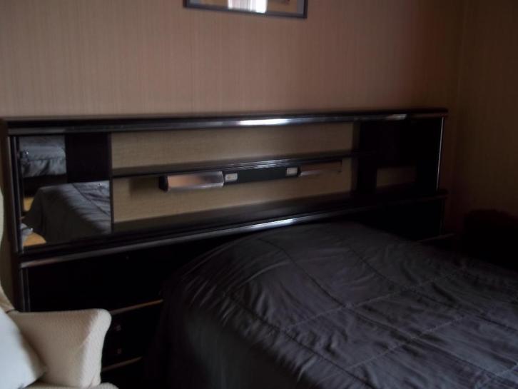 lit 2 personnes  140 cm /200 cm, Maison & Meubles, Chambre à coucher | Lits, Utilisé, Deux personnes, 140 cm, 200 cm, Bois, Noir