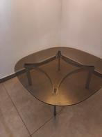 Table basse en verre fumé et acier chromé, Verre