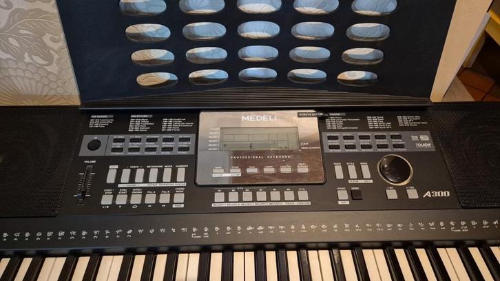 Medeli a300 synthesizer. Nieuwstaat!, Muziek en Instrumenten, Keyboards, Zo goed als nieuw, Medeli, Ophalen