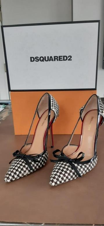 Chaussures taille 38 DSQUARED2 850€ - 250€, Rouge, Escarpins, Comme neuf, Dsquared2