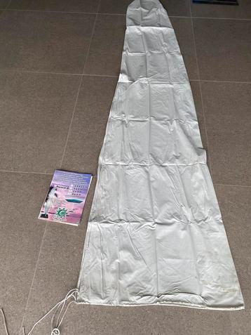 Parasolhoes voor grote parasol. beschikbaar voor biedingen